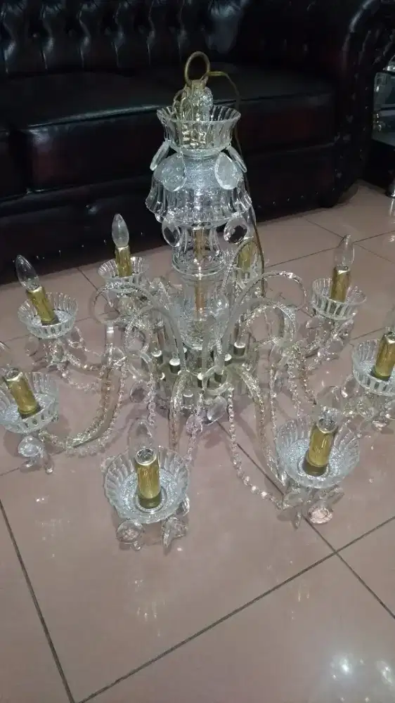 Lampu kristal gantung model chandelier