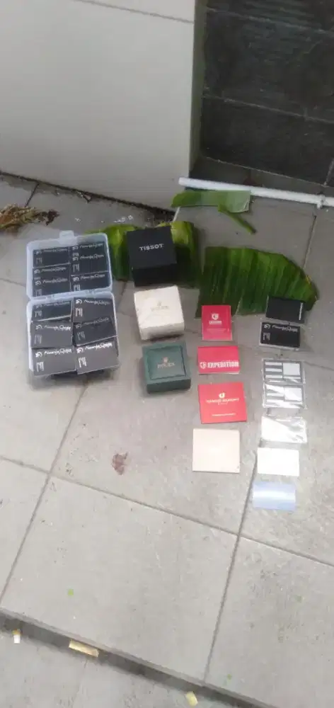 Di jual buku  semua jam baru dan buku yg butuh dan paham