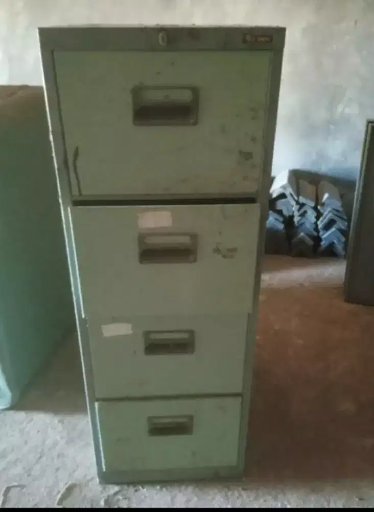 D jual dua lemari besi filling cabinet bekas