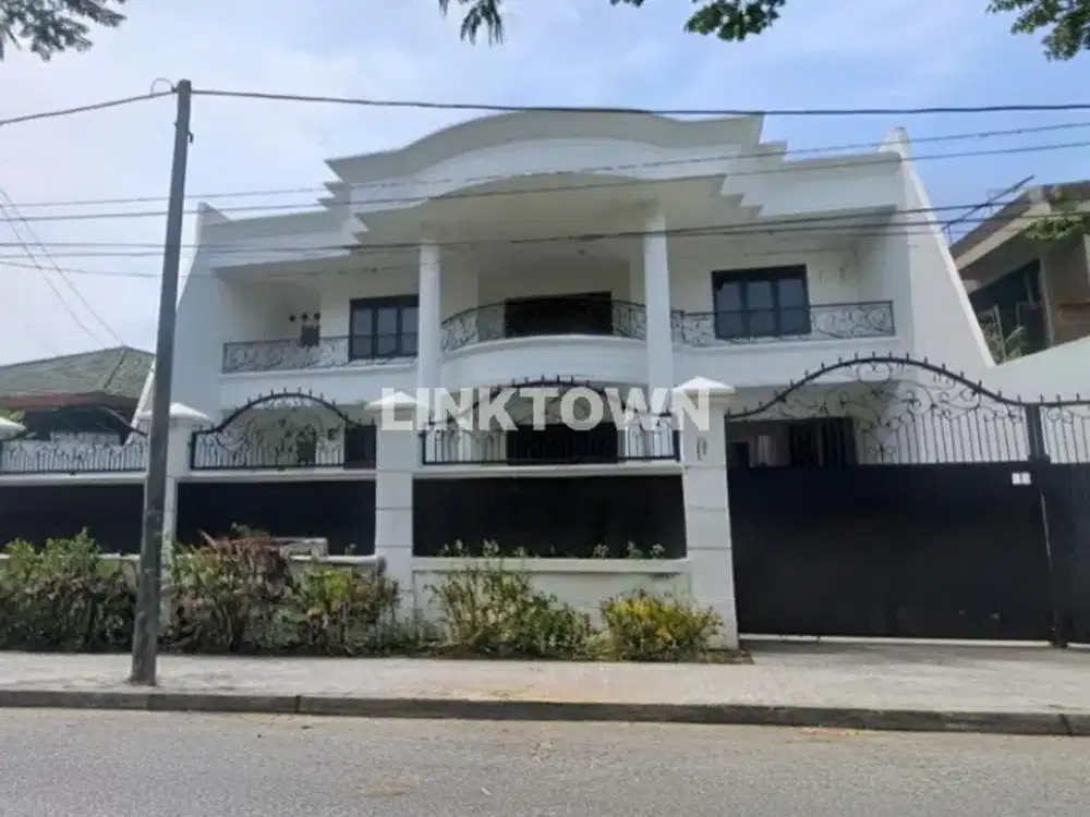 Dijual Rumah Mewah Strategis di Ketintang Baru Dekat Royal Plaza