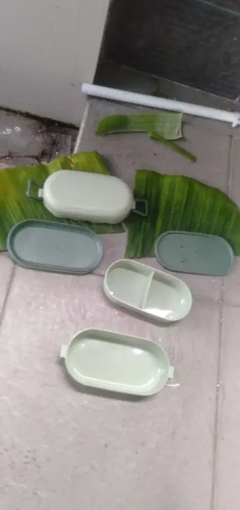 Di jual aja dari pada keletak tempat bekal anak SD,TK dan dewasa. Wa