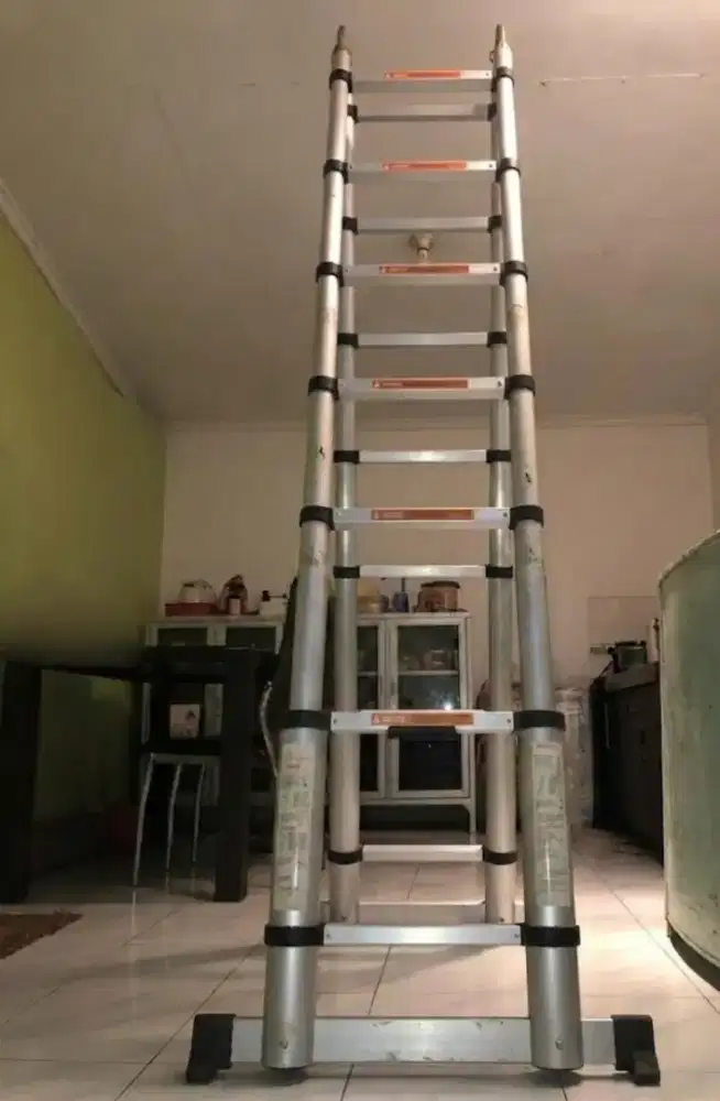 Tangga Teleskopik 2,5 Meter Bekas