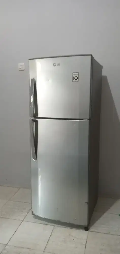 Kulkas  jumbo 2 pintu merk LG model  GN-V 222 RLT