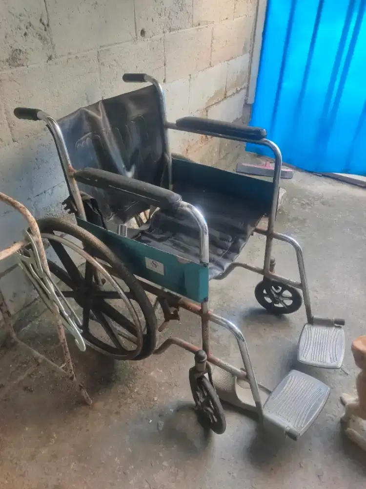 Kursi roda bekas