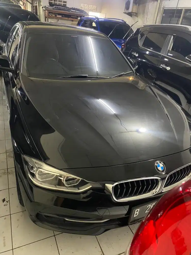 BMW F30 320i hitam 2016