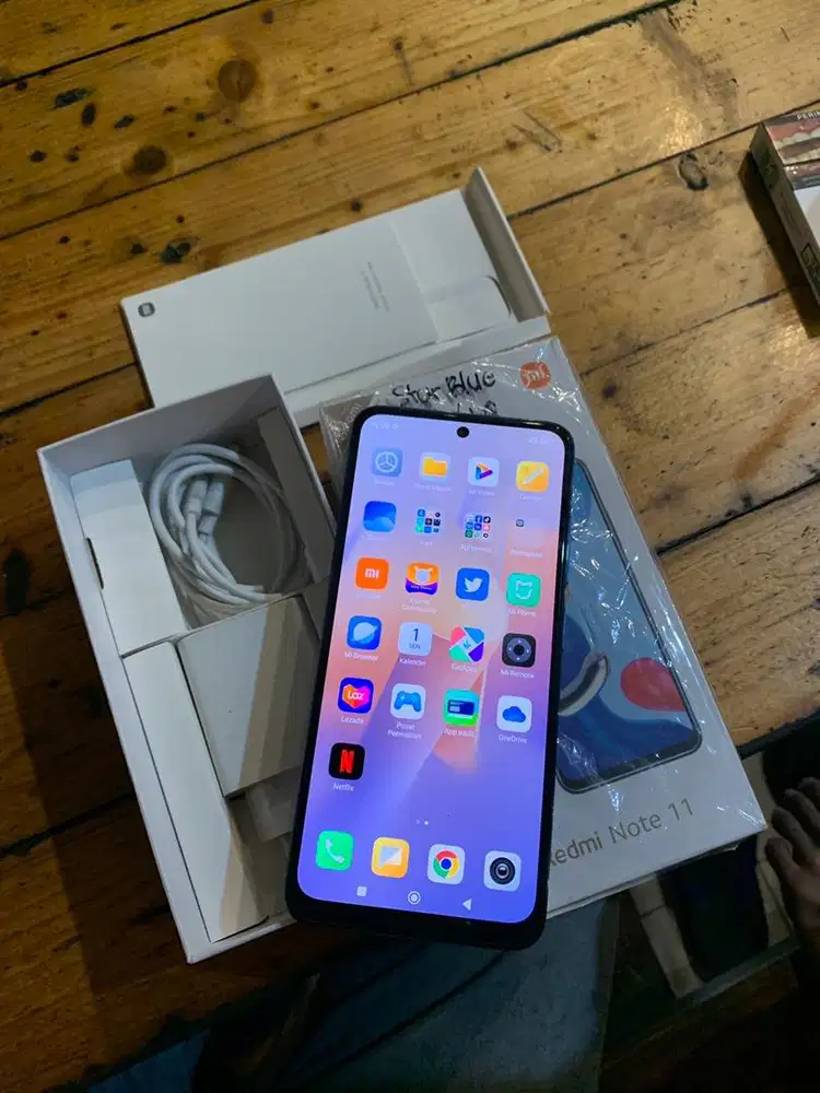 Redmi Note 11 6/128 lengkap segel (minus ringan backdor)