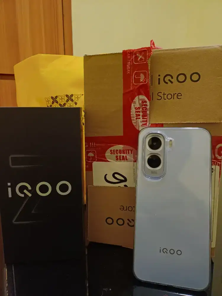 IQOO Z11 RAM 8 ROM 128 WARNA GLACIER BLUE