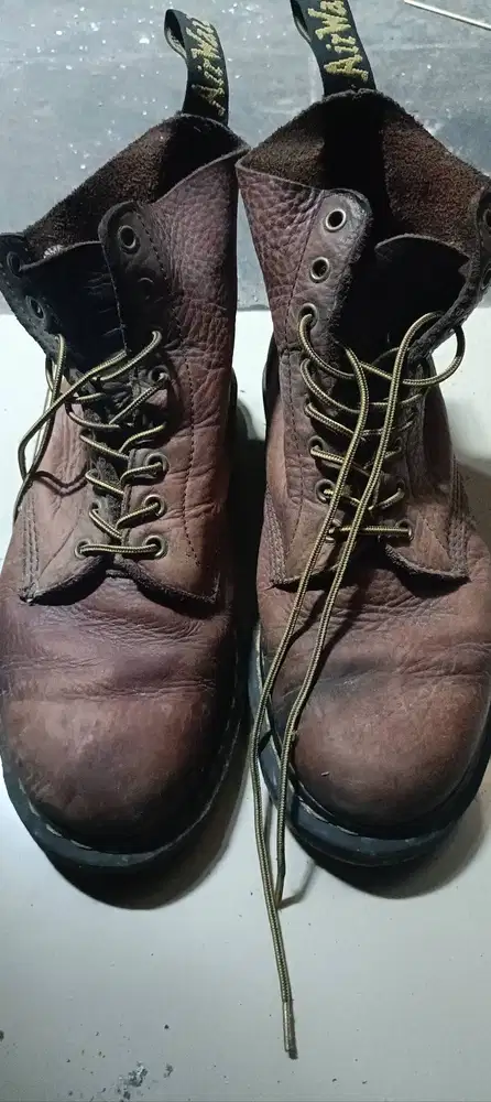 Sepatu boots merk Dr.Martens ukuran 43/44 kulit asli original