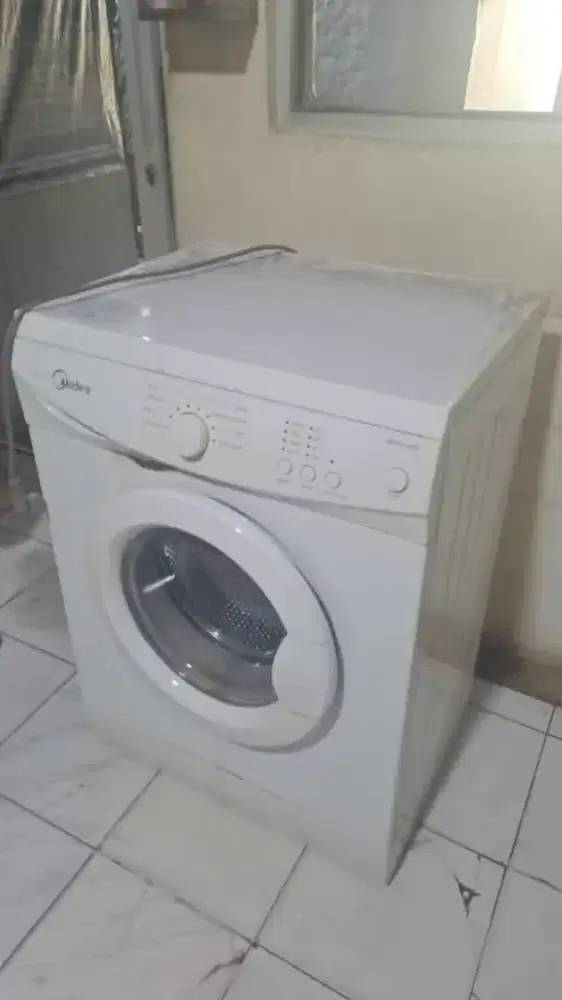 Mesin cuci Midea