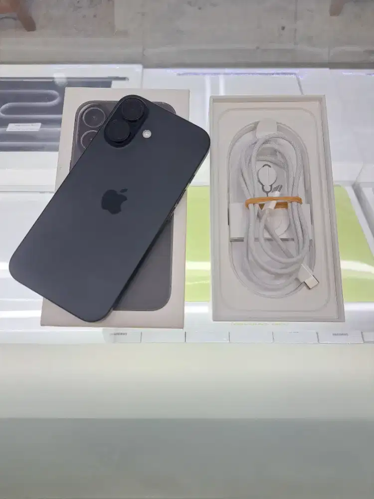 Second IPhone 16 128GB Black IBOX Garansi ON Mulus Like New Nego