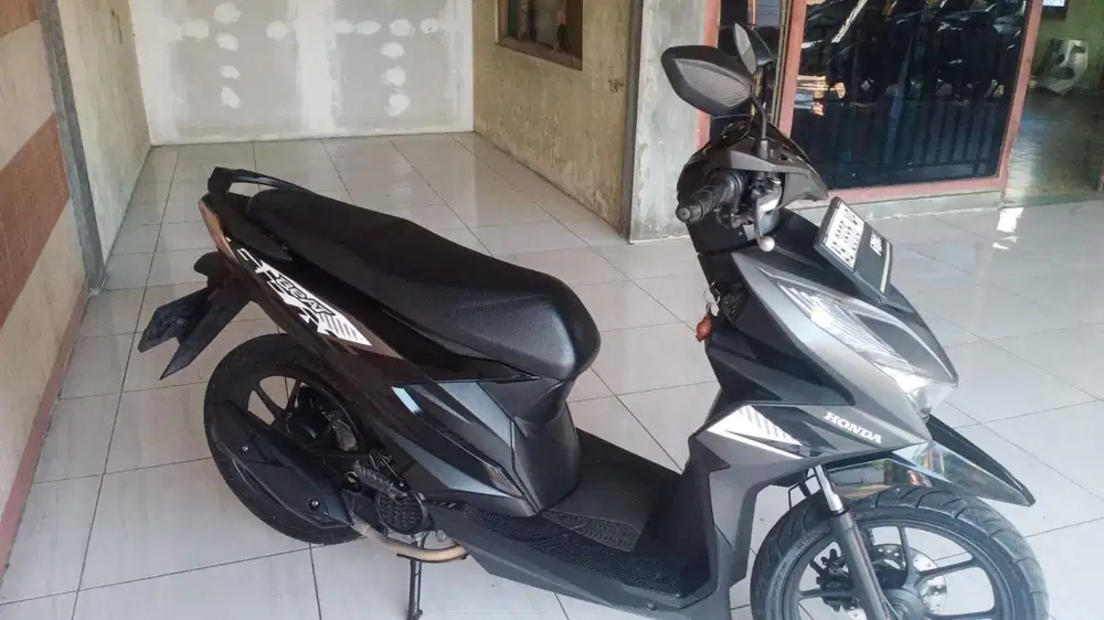 Beat hitam grey 2023 low km 23ribuan Gbm