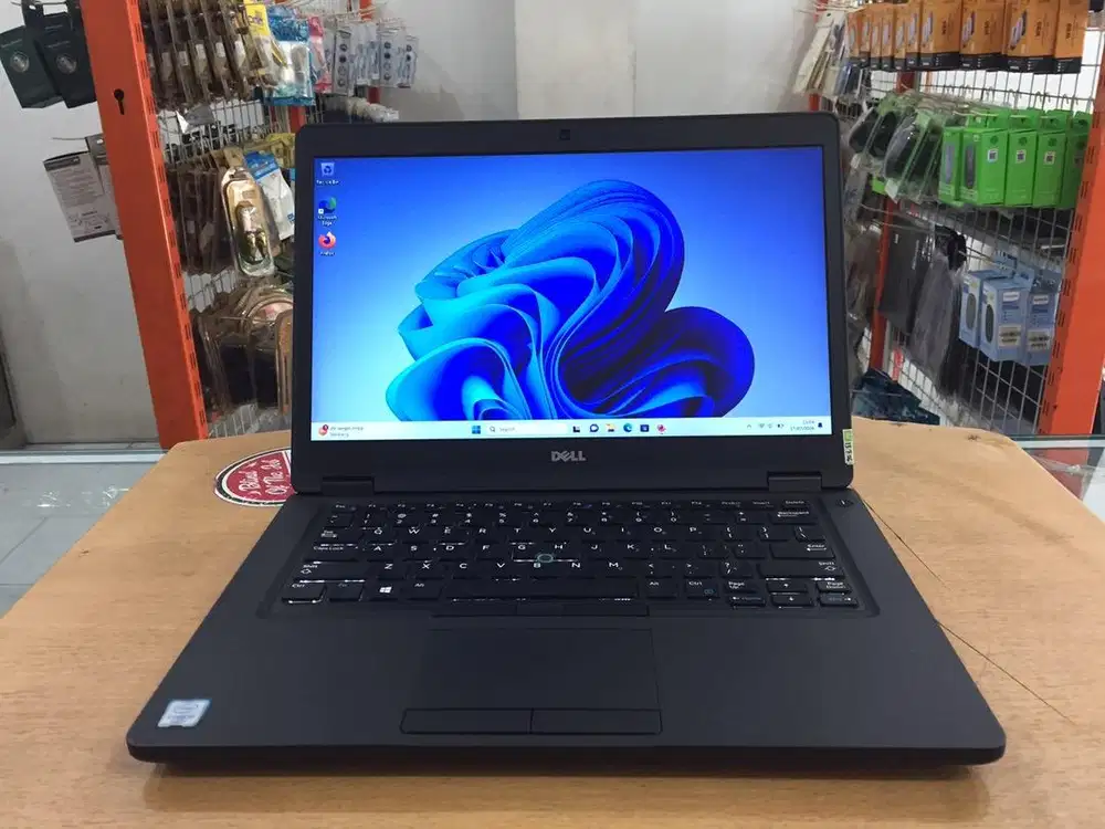 DELL Latitude E5480 Core i5Gen6 Ram 8GB SSD 256GB 14in Mulus Murah