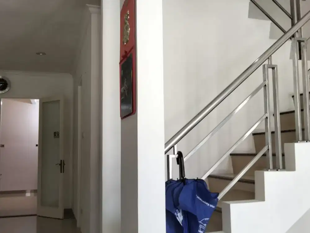 RUMAH DI GRISENDA PIK