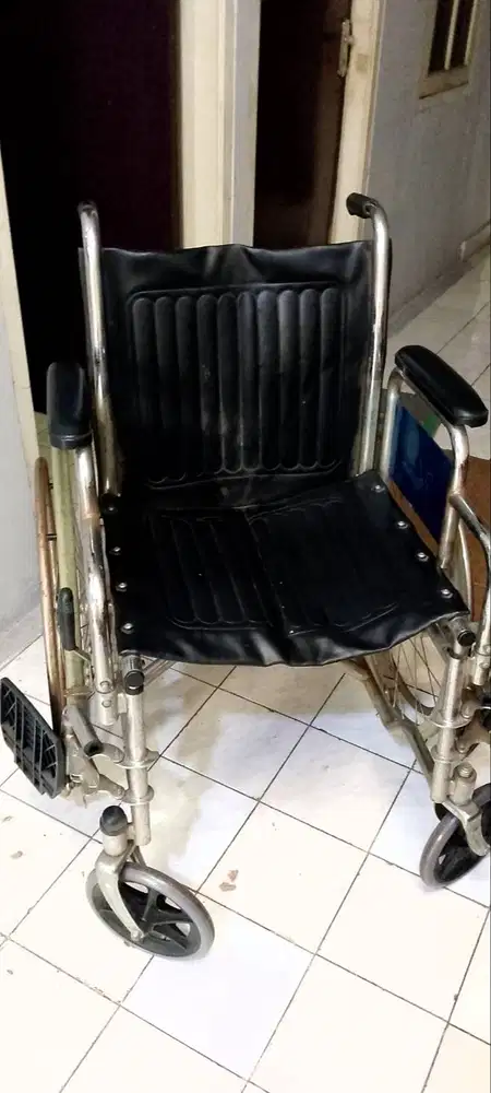 Kursi roda Vika care