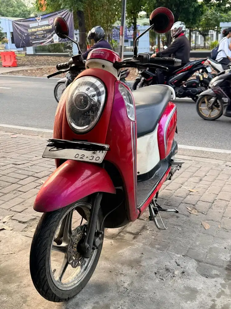 Scoopy merah tahun 2016