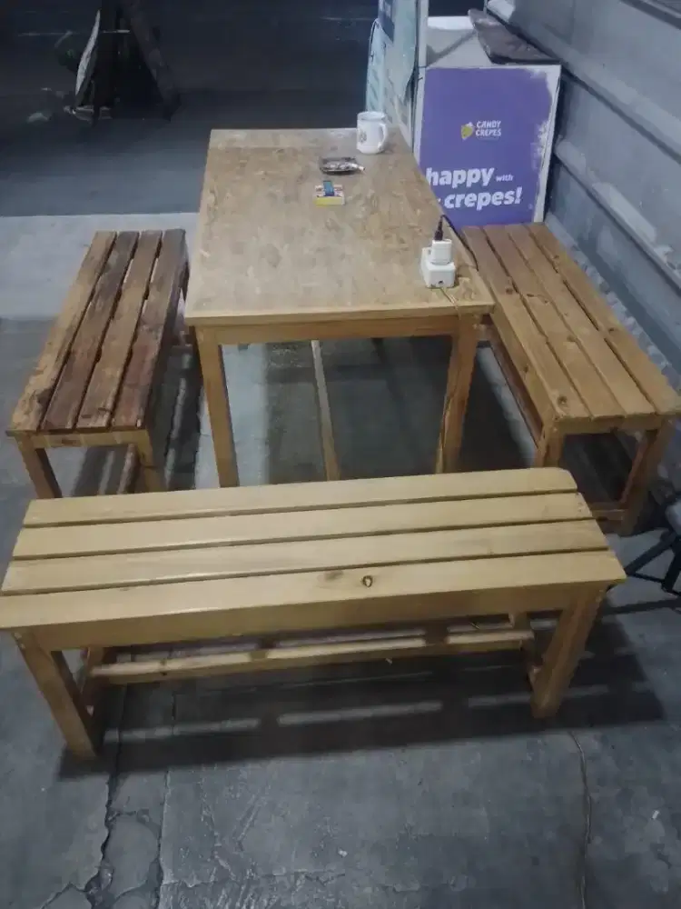 Set meja dan kursi