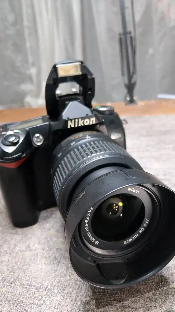 Kamera DSLR NIKON D70S + LENSA NIKON 18-55mm SUPERRR LENGKAP DAN BANYA