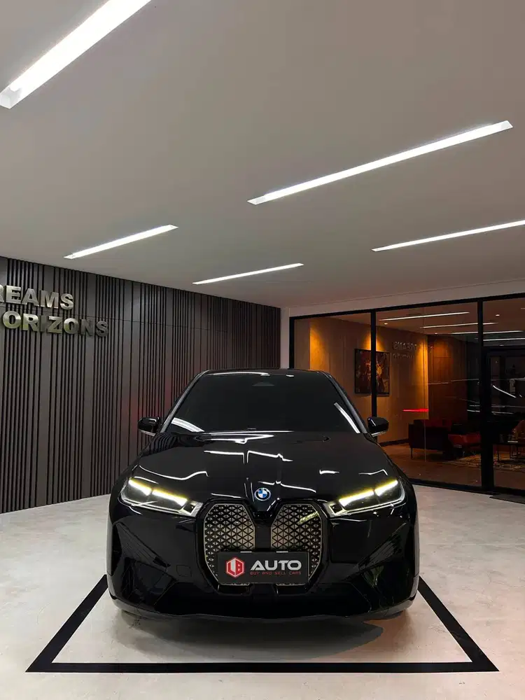BMW iX EV xDrive40 AT 2023 Hitam Km15rb B8LGA