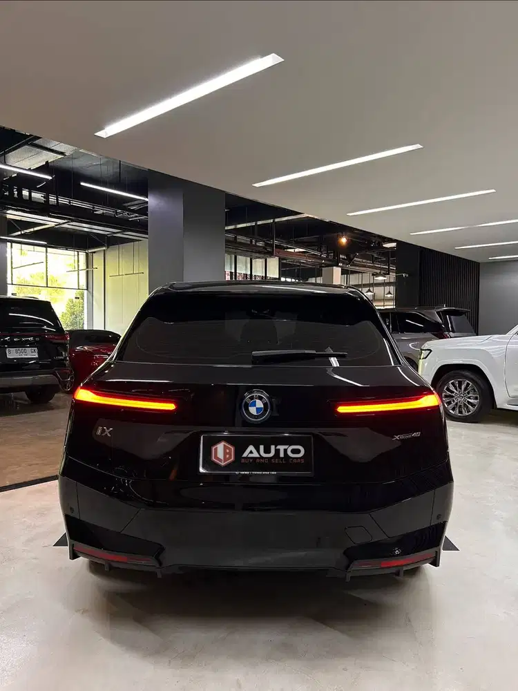 BMW iX EV xDrive40 AT 2023 Hitam Km15rb B8LGA