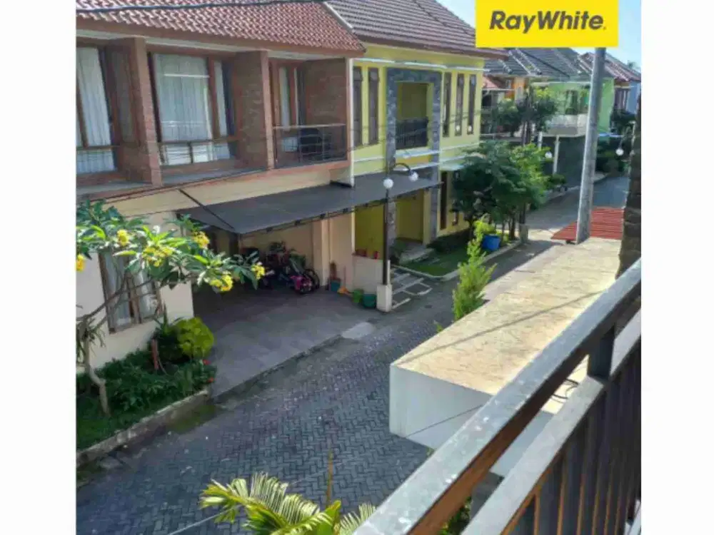 dijual rumah dlm perum tiara kencana townhouse.