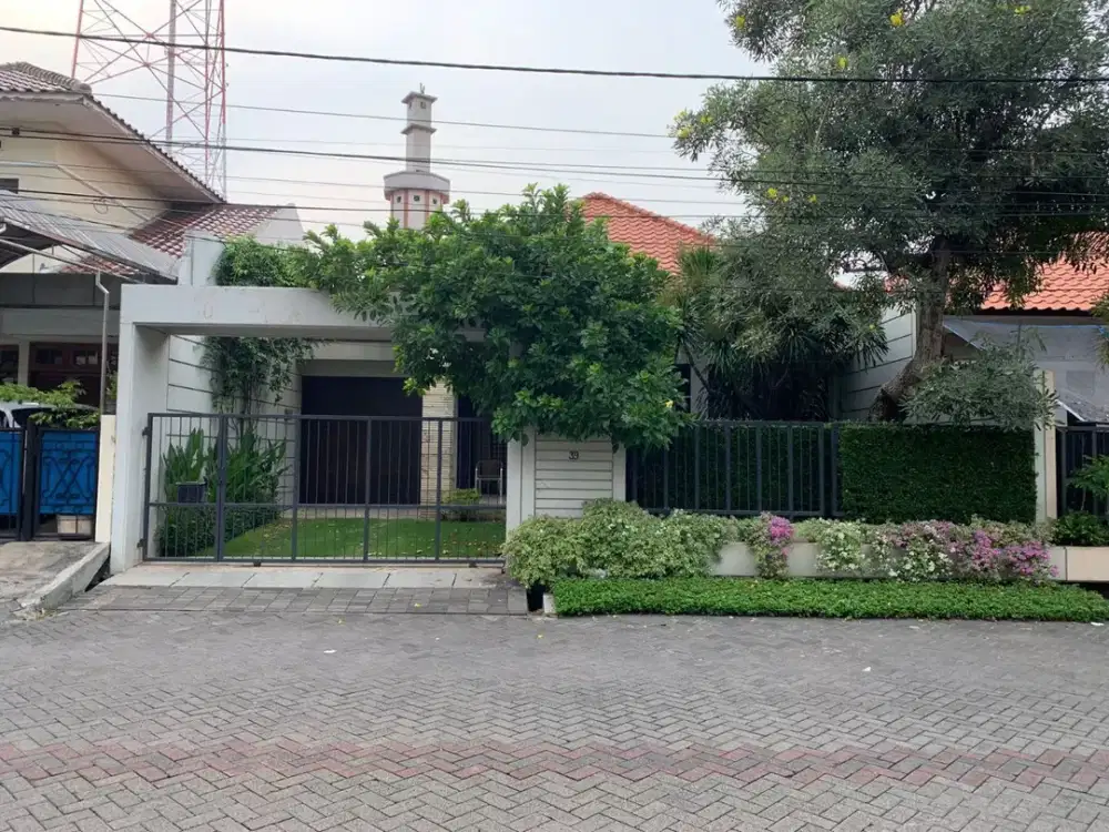 Rumah di Bukit Permai Darmo, Hadap Timur, Carport 2 Mobil