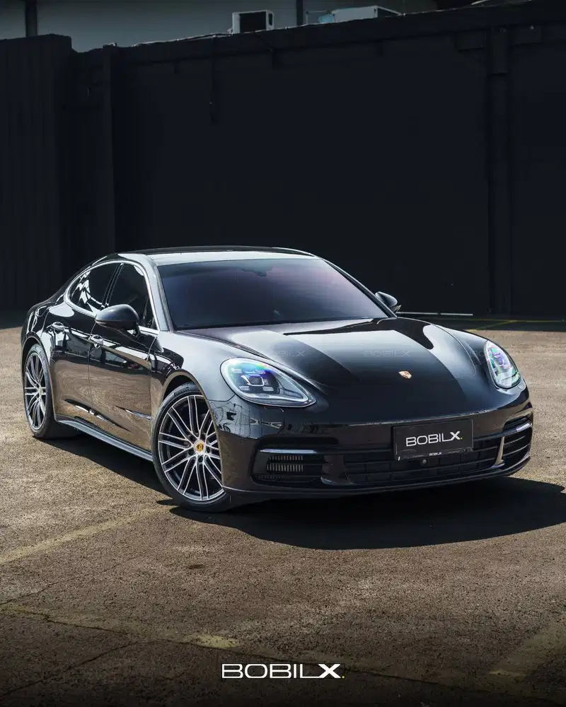 2018 Porsche Panamera 4S Jet Black Metallic
