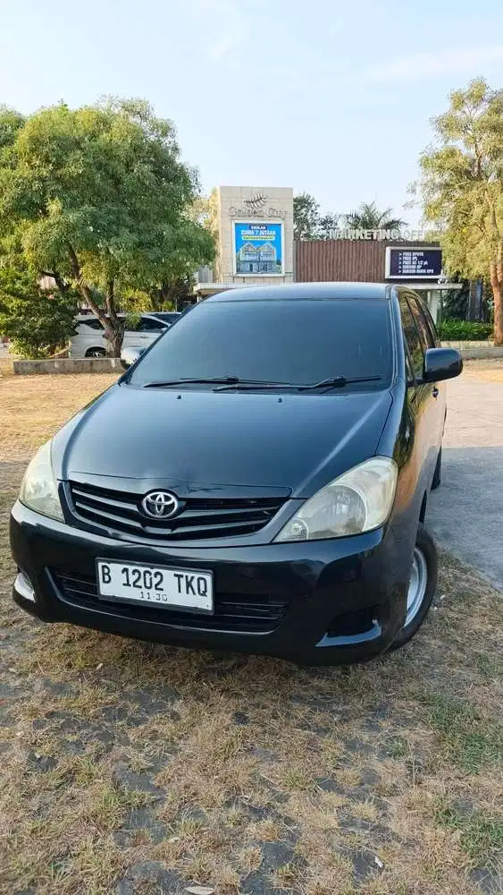 Toyota Kijang Innova 2010 Bensin