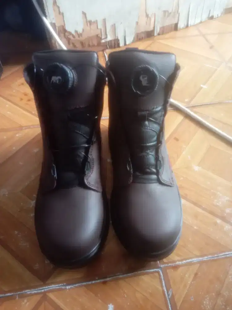 Jual sepatu safety black Rhino exclusive 0608 LS size 40