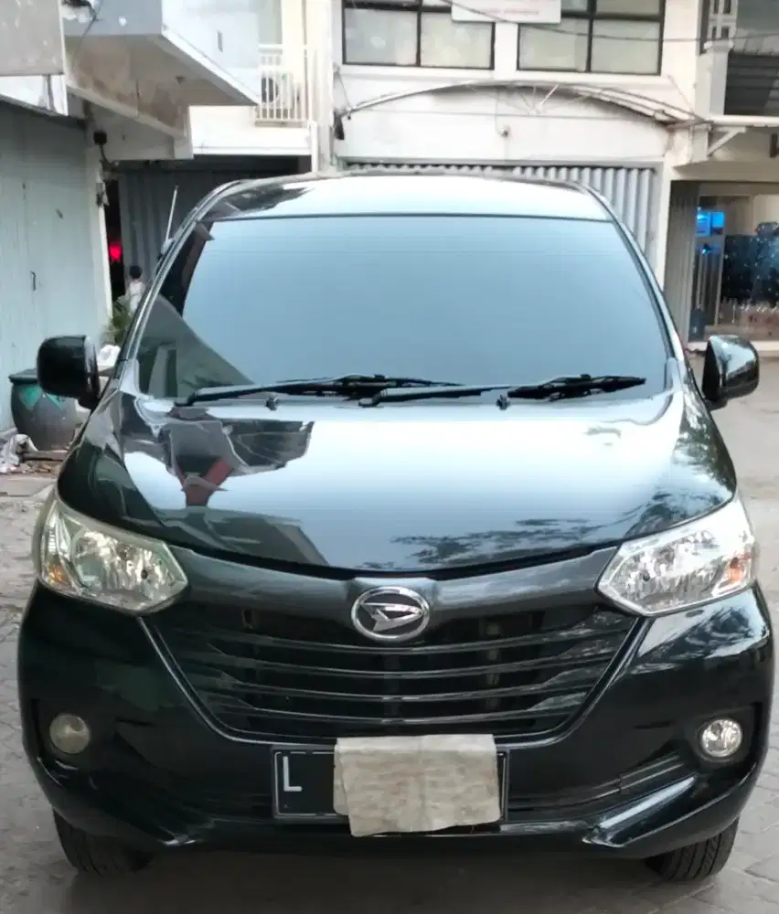 Xenia favorit hitam