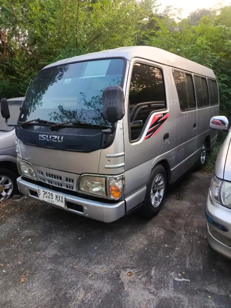 Elf Minibus Short 2016 NHR 55 AC 15 Kursi
