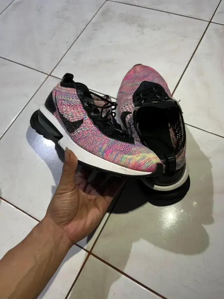 Di Jual sepatu pribadi Nike Flyknit