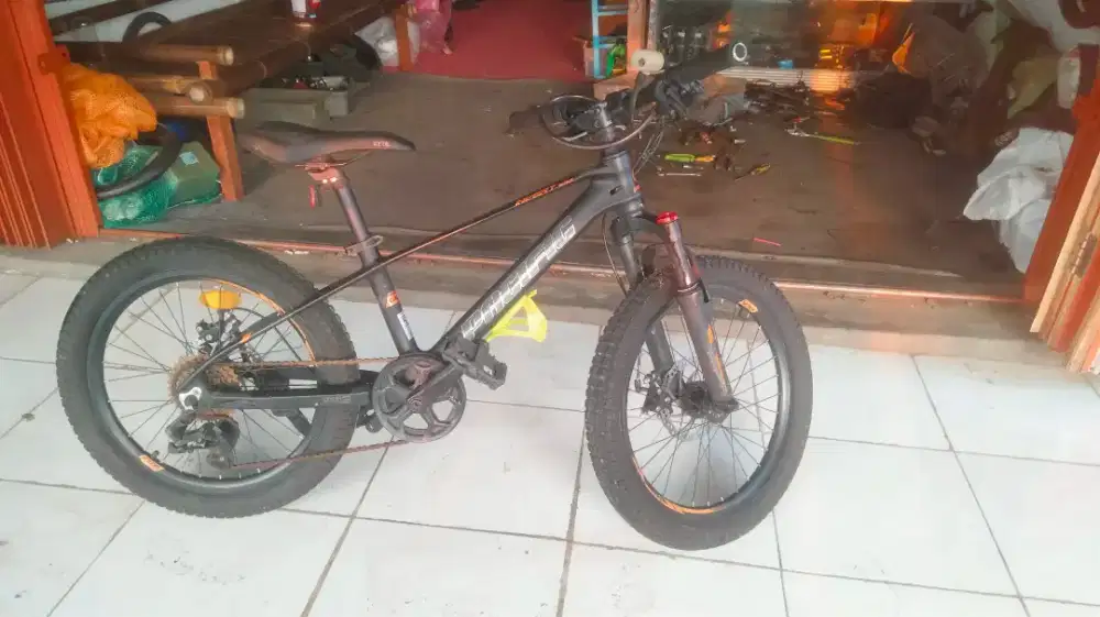 Di jual sepeda bmx/gunung anak uk 20 carbon tampa lasan normal semua