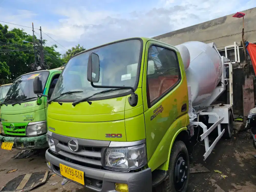 Hino dutro 130 hdl mixer 3 kubik tahun 2019 siap pakai