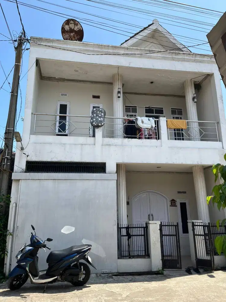 DIJUAL RUMAH 3 LANTAI SIAP HUNI