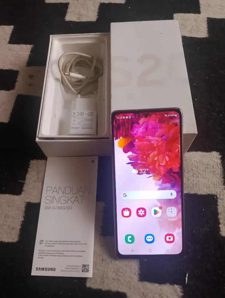 Galaxy S20FE ram 8/128gb LKP ex grs resmi sein siap pakai Nett