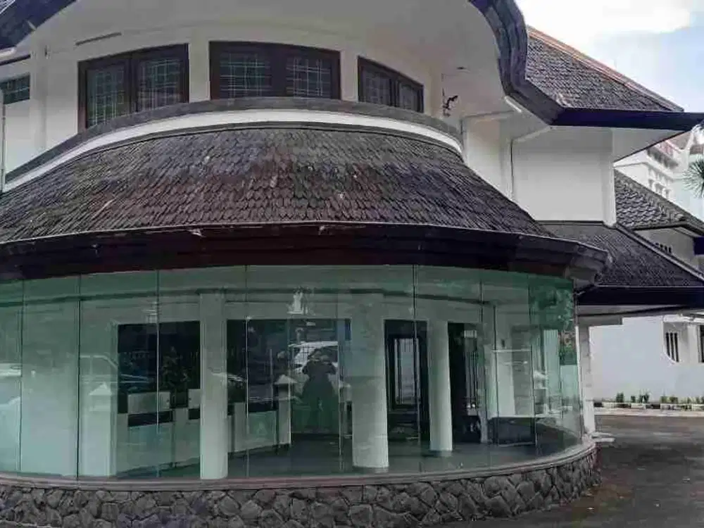 Sewa Rumah Bangunan Belanda Cocok Untuk Tempat Usaha / Perkantoran Bangunan Heritage B