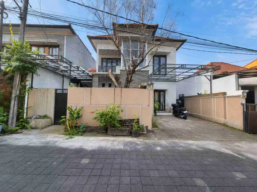 Rumah 2 Lantai Cluster Exclusive Bali Arum Kerobokan dekat Canggu
