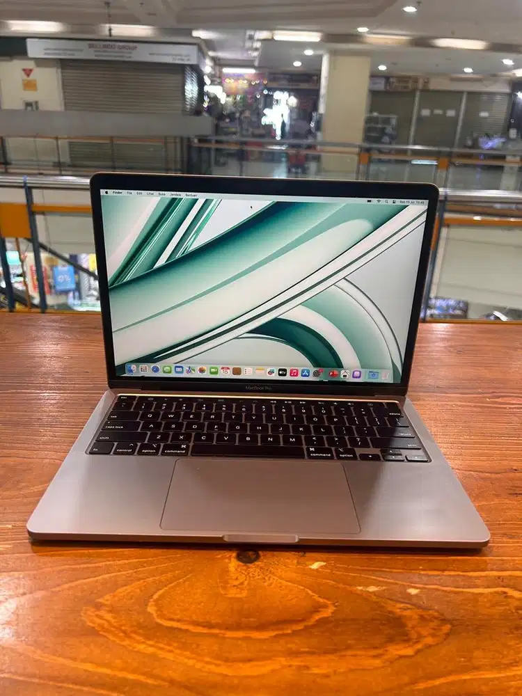 Macbook Pro 13inch 2020 i5 8/256Touchbar