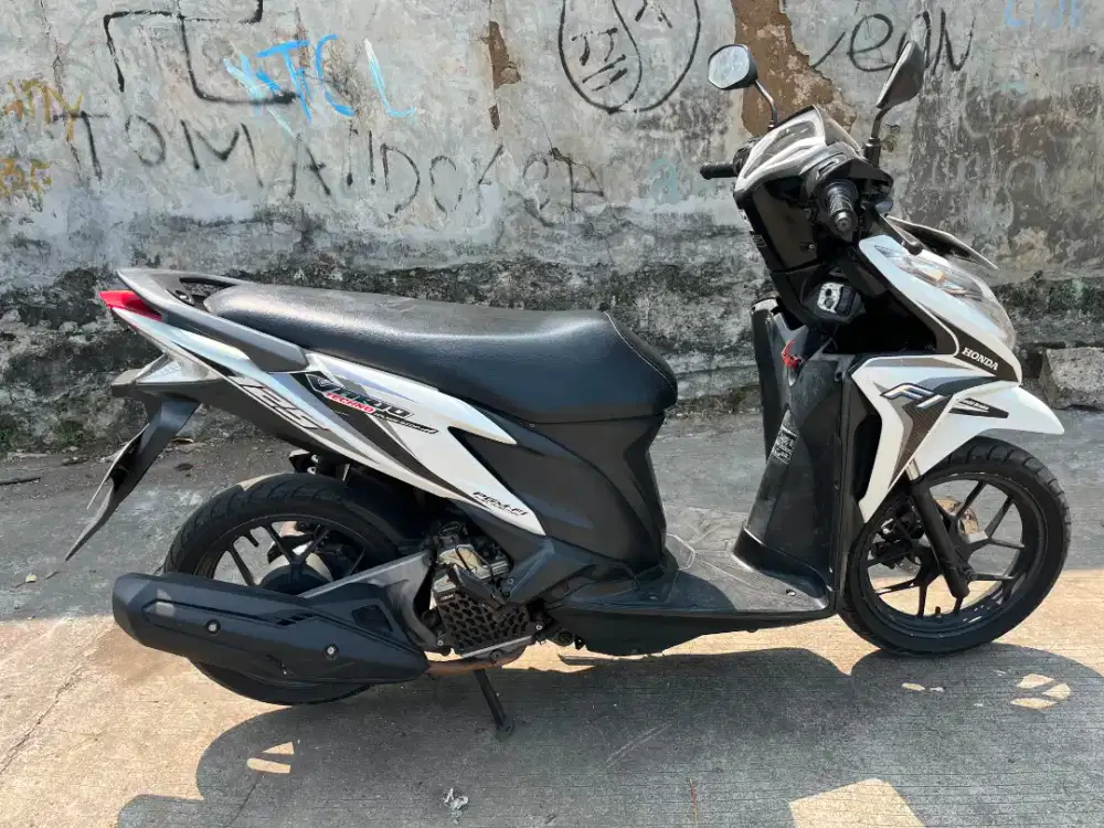 Honda Vario 125 tahun 2014, surat lengkap dan pajak isi.