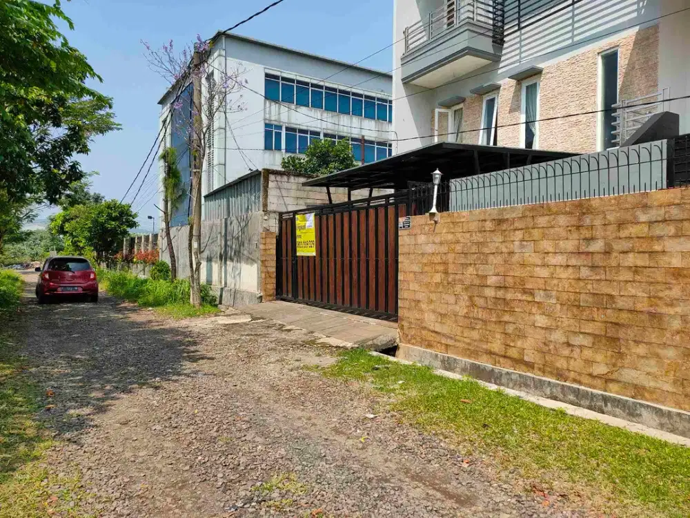 dijual rumah bagus, besar, kolam renang, dekat tol , fully furnished