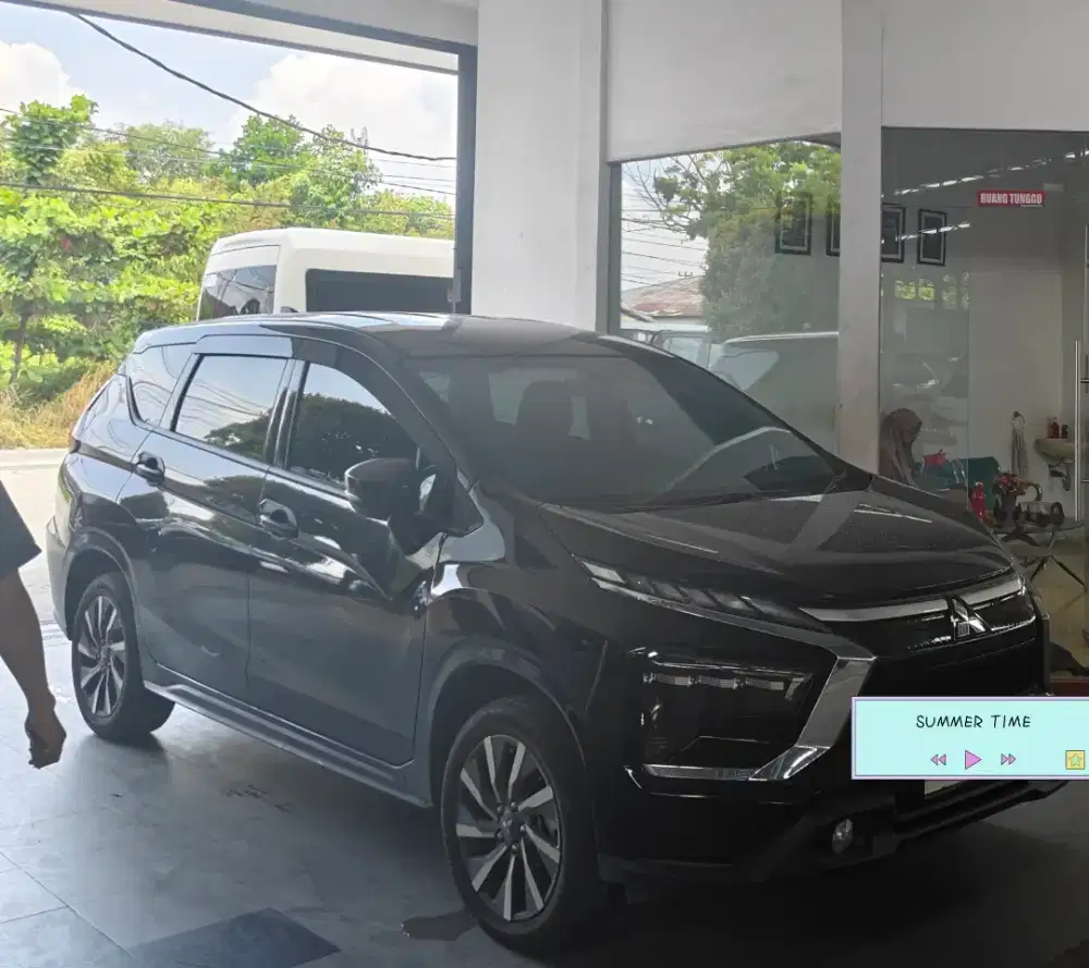 Xpander Exceed Tourer Hitam