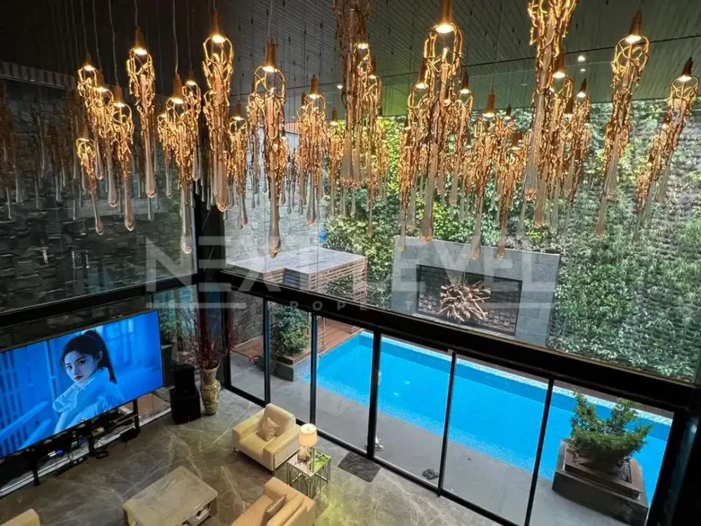 DIJUAL Rumah super mewah di PIK Bangunan brand new Private Lift