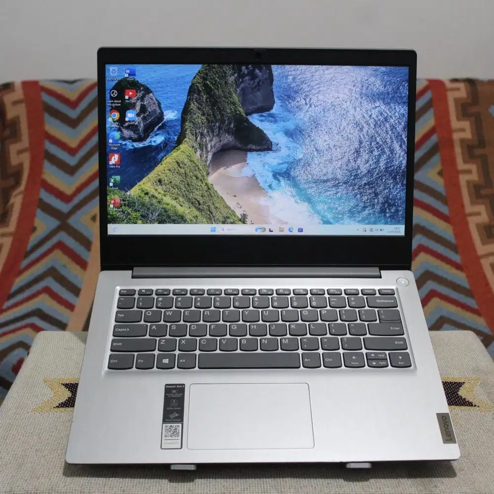 LENOVO IDEAPAD SLIM 3 AMD 3020e SSD 256GB RAM 4GB MULUS