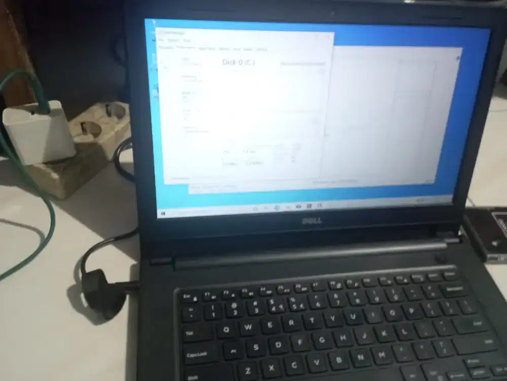 Dell inspiron 14 
Core i3 gen 7
Ram 8gb
Ssd 128gb
Mulus nominus