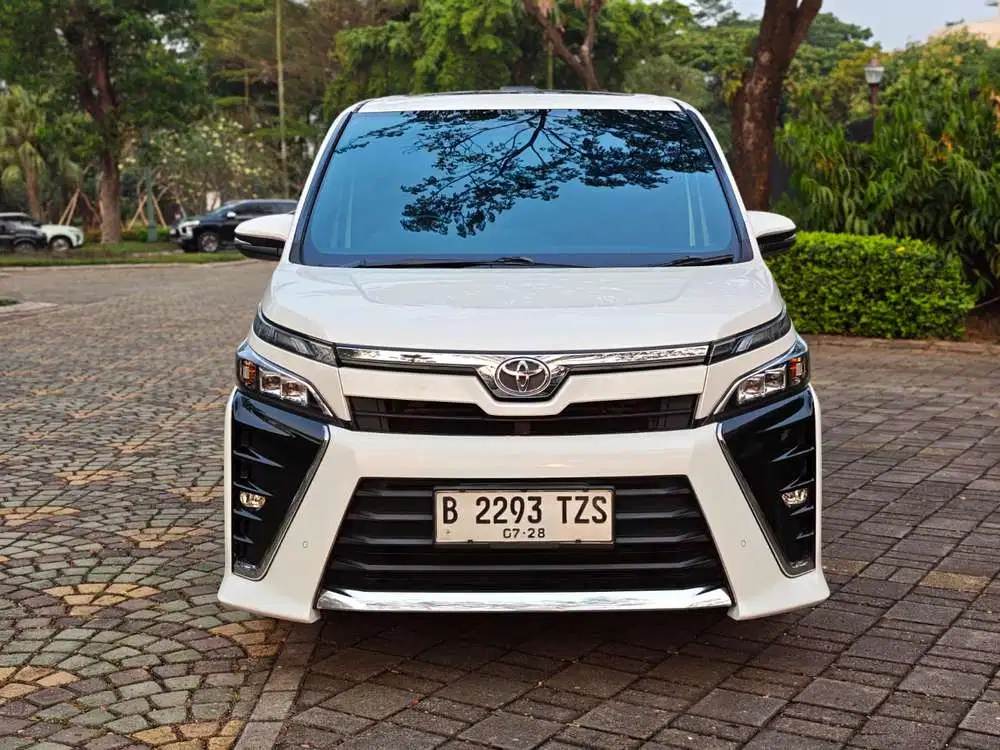 TOYOTA VOXY 2.0 AT 2018 - SIAP PAKAI & SUPER MULUS