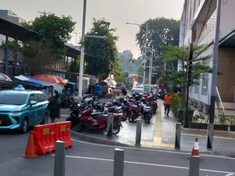 Sewa Hotel Masih Beroperasional di Jl. Falatehan, Blok M