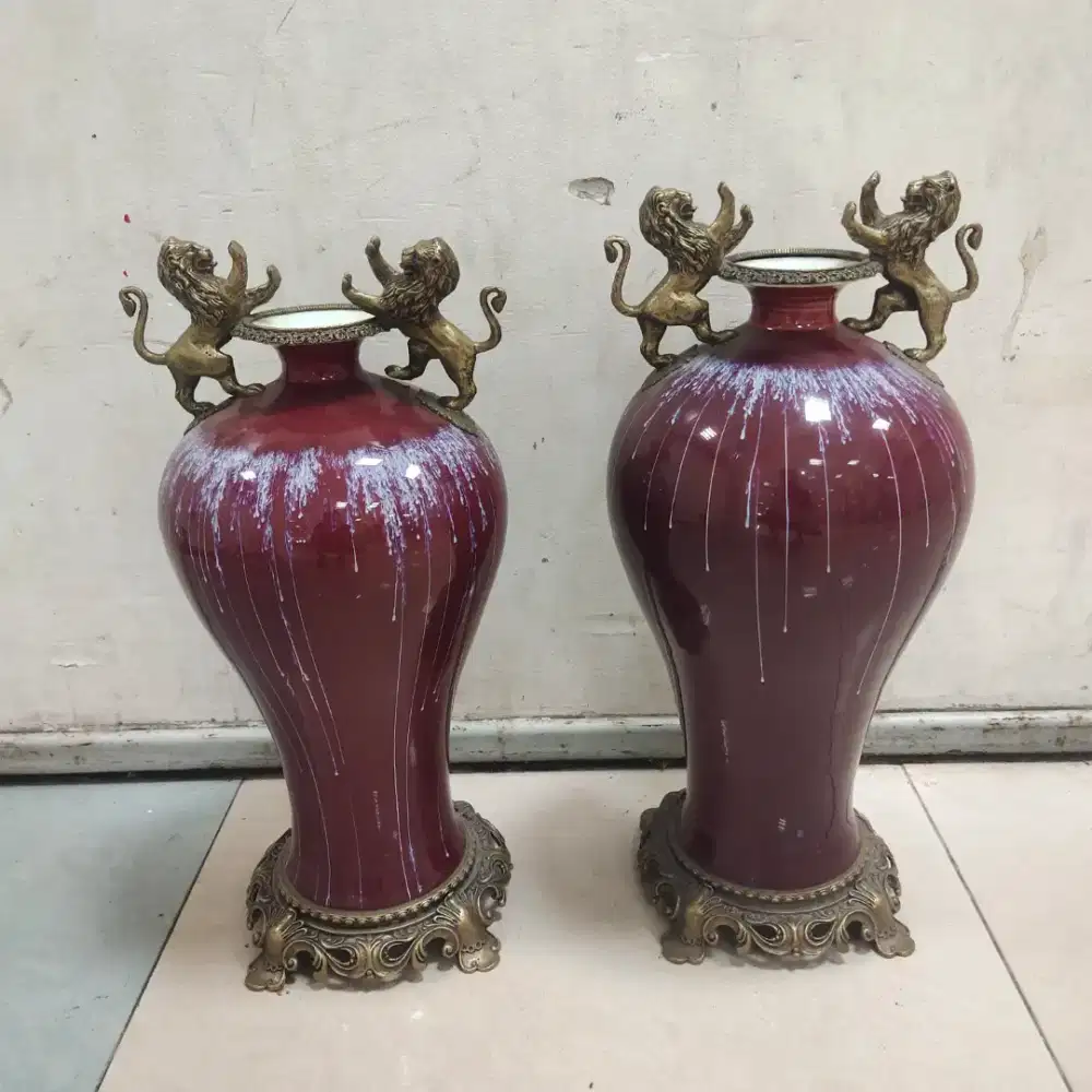 Sepasang vas imperial