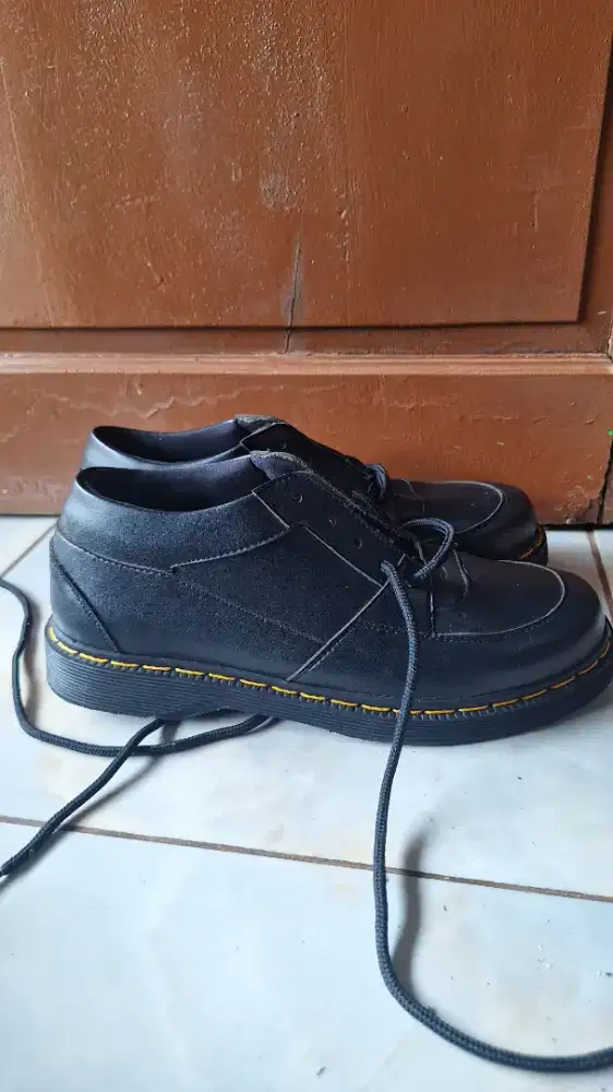 Sepatu Docmart Oxford Pantofel, Size [42] Mulus
