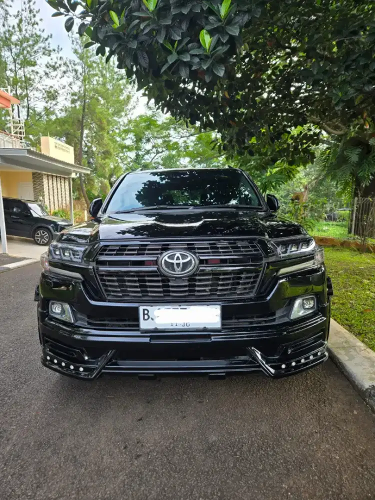Dijual Mobil land Cruiser VX 200 2011