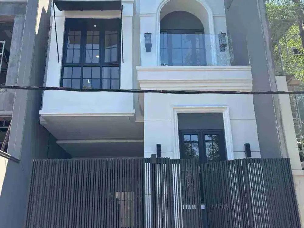 Rumah Baru Bagus  Manyar Indah American Style Tengah Kota